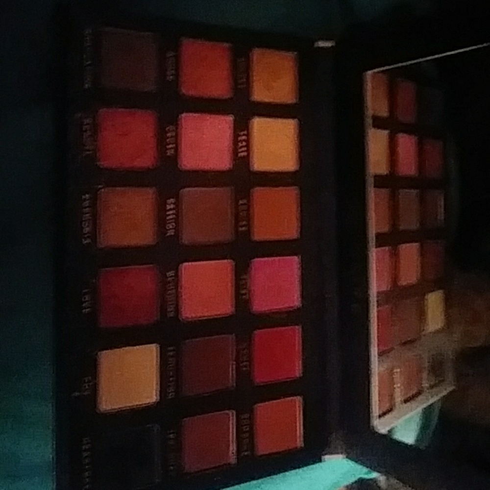 Aphrodite Eye Shadow Palette